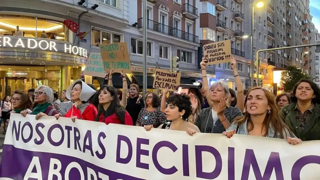 Controversias Políticas en España: Aborto y Salud en el Punto de Mira