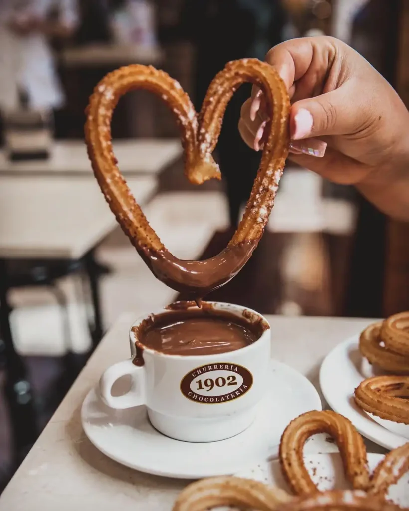 Delicias de Chocolate y Churros: Un Recorrido por las Mejores Churrerías de Madrid