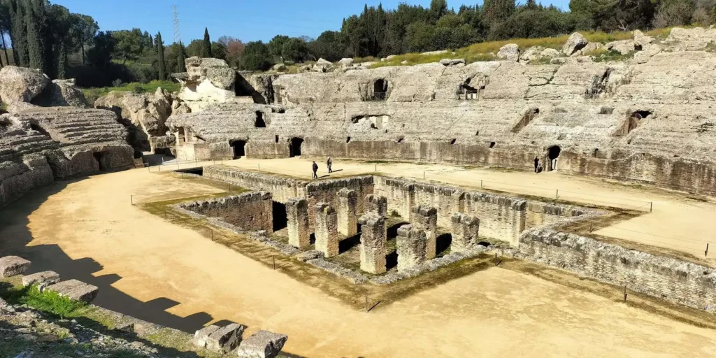 Descubriendo Itálica: Un Viaje a la Antigua Roma en Sevilla