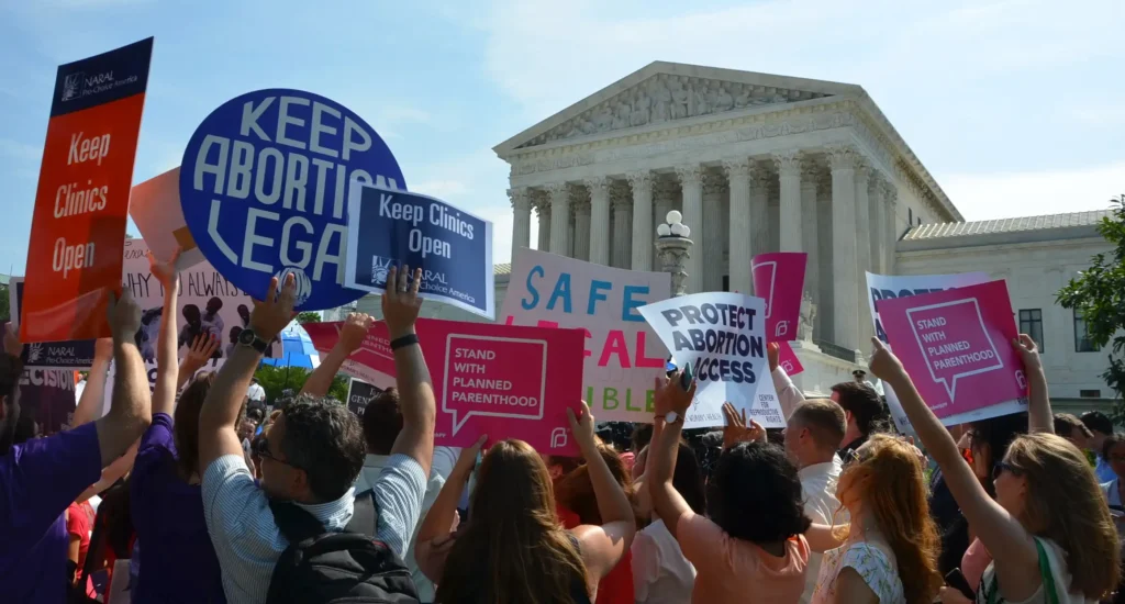 El Debate sobre el Derecho al Aborto en España: Propuestas y Respuestas Políticas