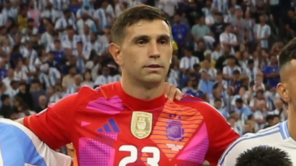 El Dibu Martínez y su reacción ante la burla de los aficionados del Arsenal