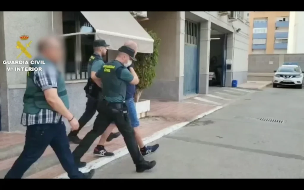 Escándalo en Torrevieja: Guardia Civil Sancionado por Altercado en Discoteca