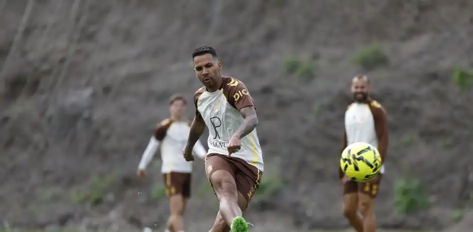 Jonathan Viera: Prioridades Colectivas por Encima de los Récords Personales en la UD Las Palmas
