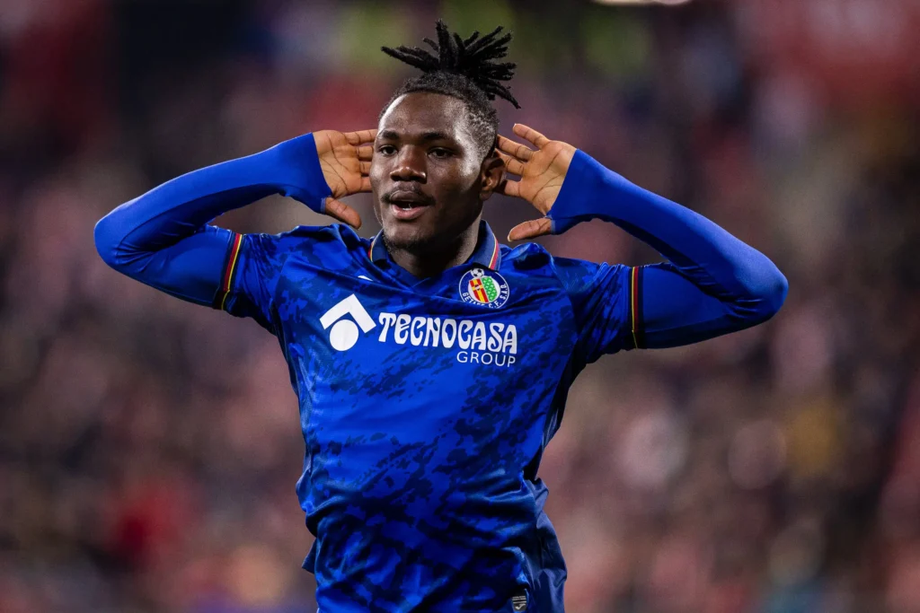 La incertidumbre de Christantus Uche en la Premier League: ¿Regreso al Getafe?