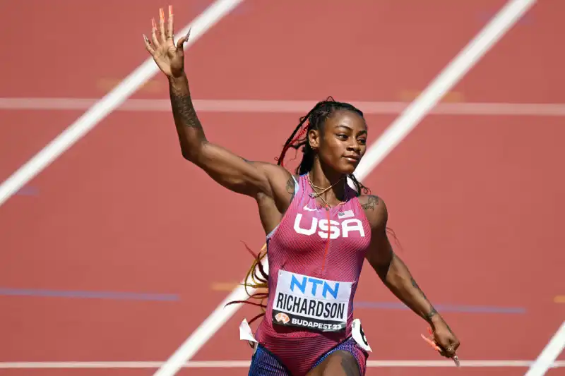 Sha’Carri Richardson: Entre la Velocidad en la Pista y en la Carretera